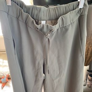 Lululemon on the fly pants, size 6